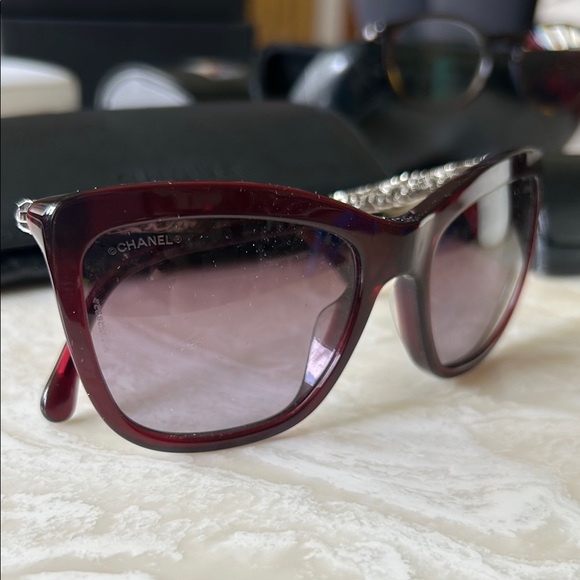 CHANEL Red Cat-Eye Sunglasses with Metallic Detail - Picture 1 of 4